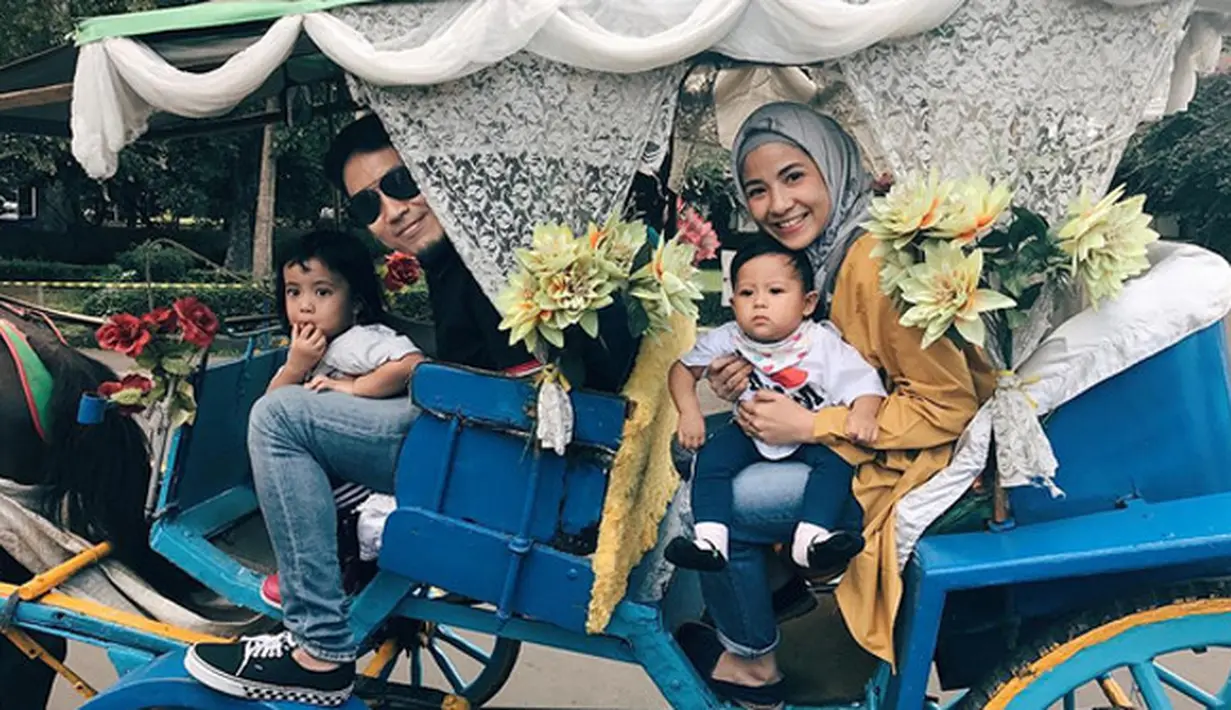 Natasha Rizki tak ingin lagi memiliki bayi saat usianya telah 25 tahun. Ia ingin setelah itu, akan kembali lagi ke dunia yang membesarkan namanya. Ijin dari suami juga dikantongi dengan syarat tidak menggangu kewajibannya. (Instagram/natasharizkynew)
