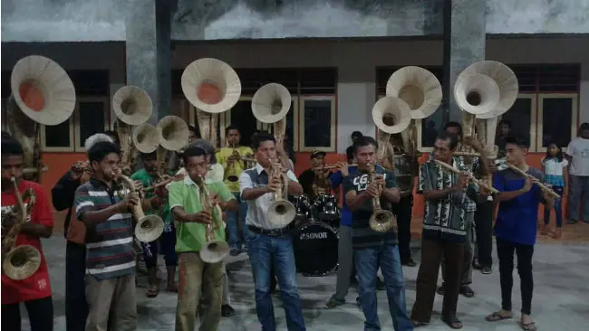 Salah satu kelompok musik bambu di Sangihe yang dilatih Agustinus Sasundu. (Liputan6.com/Yoseph Ikanubun)