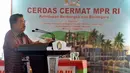 Wapres Jusuf Kalla menghadiri acara final 'Cerdas Cermat MPR RI' tahun 2014 di Gedung MPR Senayan, Jakarta, Senin (10/11/2014). (Liputan6.com/Andrian M Tunay)