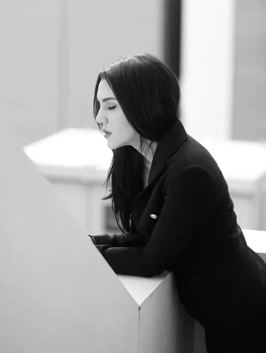 Alexa Key sendiri merupakan wanita keturunan Indonesia dan Jerman. Ia senang dengan gaya berpakaian seksi dan dewasa. (Foto: instagram.com/alexa_key)