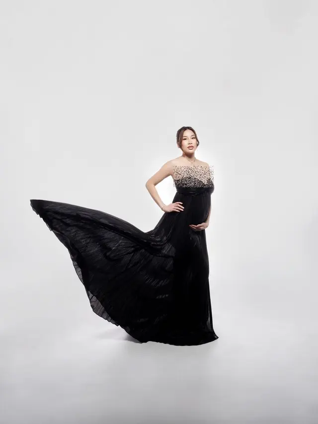 6 Potret Maternity Shoot Kezia Toemion, Menantu Keluarga Cendana Hamil Anak Kedua