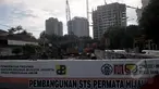 Proyek pembangunan jalan layang permata hijau yang menghabiskan APBD DKI 2015 sebesar Rp 131 miliar sudah masuk dalam tahap pengeboran dan di targetkan selesai akhir 2015, Jakarta, Senin (2/3/2015). (Liputan6.com/Johan Tallo)