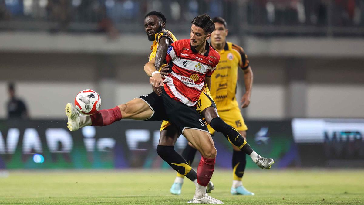 BRI Super League: Persija Kalahkan Madura United di Pamekasan, Mauricio Souza Lega