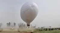 Tergila-gila pada Aviasi, Pria Buat Balon Udara 