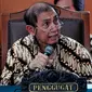 Ekspresi mantan Dirjen Pajak Hadi Poernomo ketika membacakan kesimpulannya dalam sidang praperadilan terhadap KPK di Pengadilan Negeri Jakarta Selatan, Senin (25/5/2015). (Liputan6.com/Yoppy Renato)