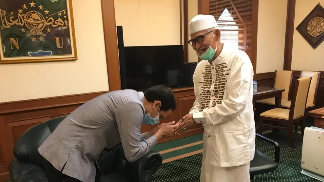 Mendikbud Nadiem Makarim bertandang menemui Rais Aam PBNU KH Miftahul Akhyar (Foto: Istimewa)