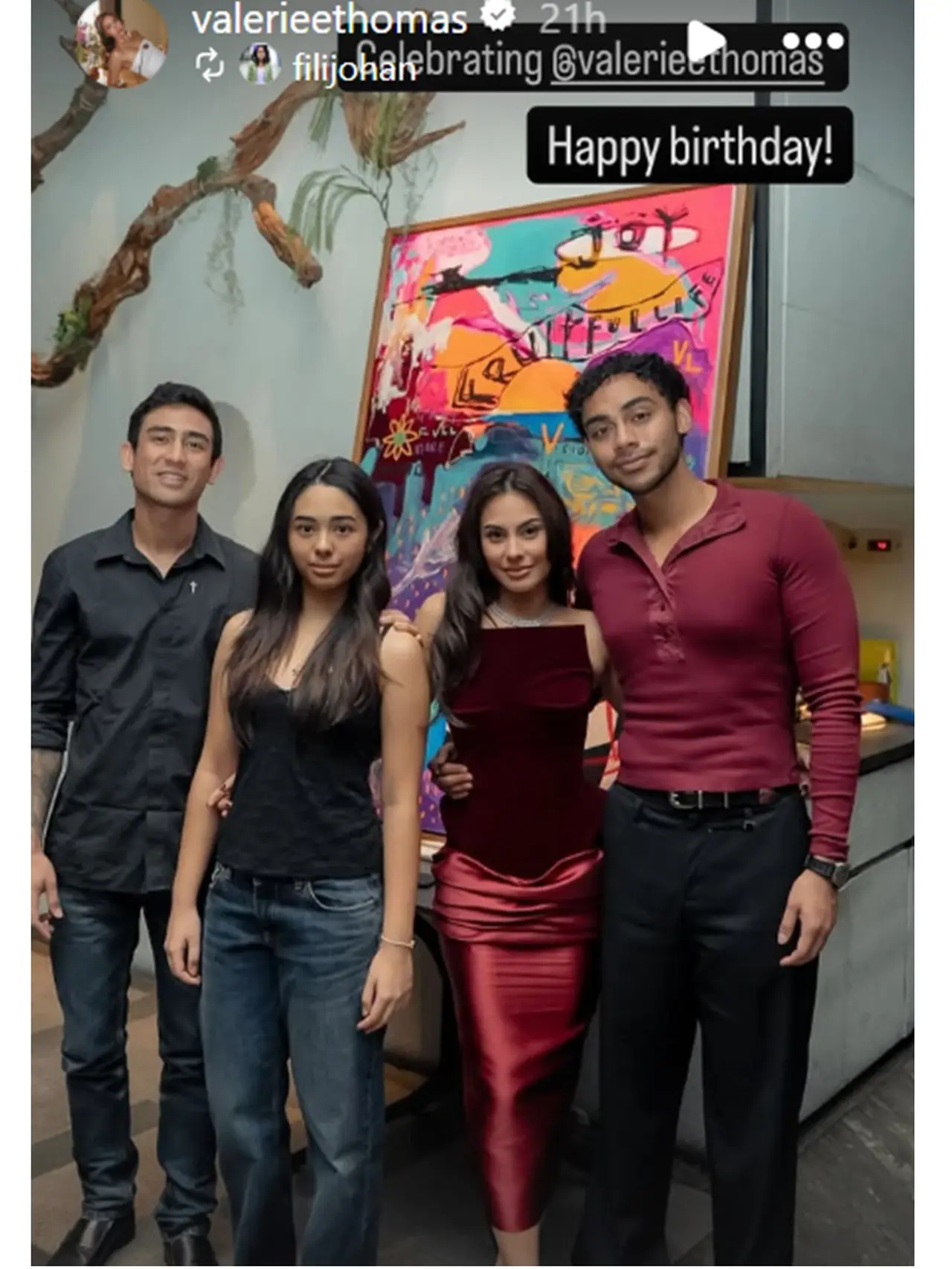6 Potret Ulang Tahun Valerie Thomas ke-26, Intimate Bareng Keluarga dan ...