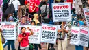 Sejumlah aktivis Perempuan Indonesia Antikorupsi menggelar aksi damai menolak korupsi di Bundaran HI, Jakarta, Minggu (8/3/2015). Mereka juga meminta Presiden Jokowi tegas dalam memberantas korupsi di Indonesia. (Liputan6.com/Yoppy Renato) 