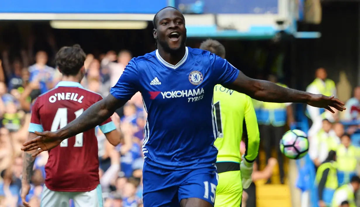Victor Moses. Sejak direkrut Chelsea pada 2012/2013, ia lebih banyak dipinjamkan ke klub lain. Saat kedatangan Antonio Conte pada musim 2016/2017, ia menjadi pilihan utama dan tampil dalam 34 laga Premier League dengan mencetak 3 gol dan 3 assit yang berujung gelar Liga Inggris. (AFP/Glyn Kirk)