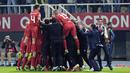 Para pemain Makedonia merayakan gol saat melawan Italia pada kualifikasi Piala Dunia 2018 di Philip II of Macedon stadium, Skopje Senin (10/10/2016) dini hari WIB. (AFP/Robert Atanasovski)
