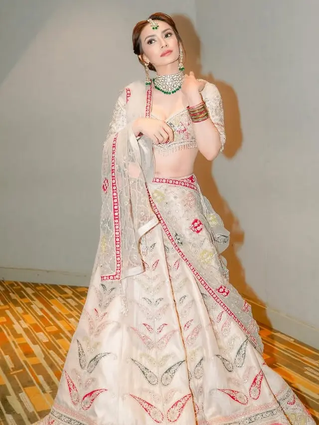 Masayu Anastasia Dibalut Lehenga saat Premier Film Terbarunya. [@masayuanastasia]