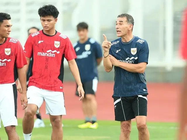 Hokky Caraka dan Gerald Vanenburg dari Timnas Indonesia U-23 (Instagram/geraldvanenburgofficial)