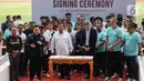 MoU ini dilakukan oleh pendiri Akademi Sepakbola Garudayaksa, Prabowo Subianto, dengan pihak Aspire yang juga turut disaksikan sejumlah petinggi PSSI. (Liputan6.com/Faizal Fanani)