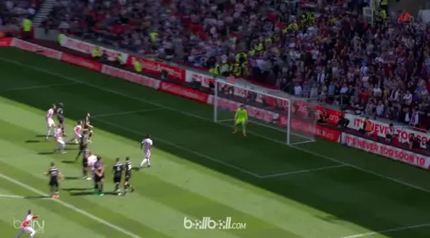 Stoke City dipastkan menjadi tim pertama yang terdegradasi usai mengalami kekalahan 2-1 dari Crystal Palace dalam laga pekan ke-37...
