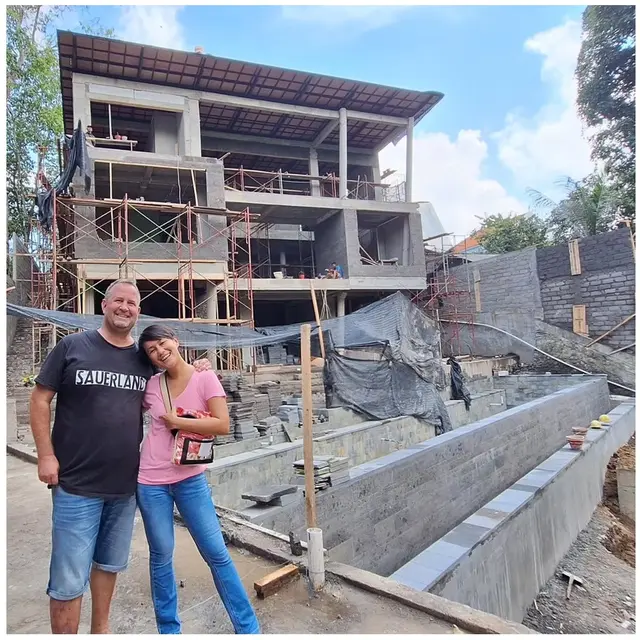 18 Tahun bersama, 6 potret mesra Lia Waode dan Volke Lange yang mesranya bak ABG