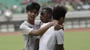 Pemain Timnas Indonesia U-16, Alexandro Felix Kamuru, melakukan selebrasi usai membobol gawang tim Piala Soeratin Bekasi U-17 pada laga uji coba di Stadion Patriot, Kota Bekasi, Jumat (13/3/2020). Kedua tim bermain imbang 1-1. (Bola.com/M Iqbal Ichsan)