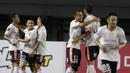 Para pemain Bali United merayakan gol yang dicetak oleh Fadil Sausu ke gawang Semen Padang pada laga Piala Presiden 2019 di Stadion Patriot, Jawa Barat, Senin (11/3). Bali United menang 2-1 atas Semen Padang. (Bola.com/M Iqbal Ichsan)