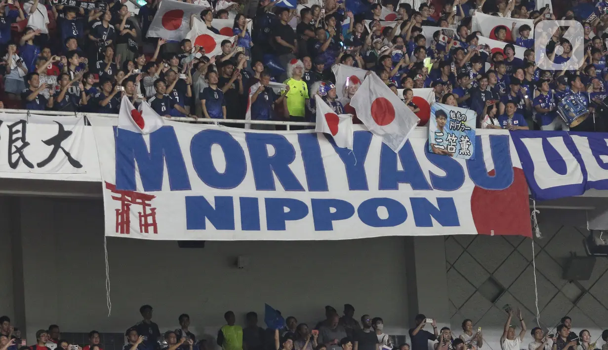 <p>Pendukung timnas Jepang memadati tribun penonton di Stadion Utama Gelora Bung Karno, Senayan, Jakarta, Jumat (15/11/2024). (Liputan6.com/Angga Yuniar)</p>