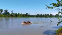 Tim gabungan saat melakukan pencarian Asrianto (25) korban yang dilaporkan hilang di Sungai Budong-budong (Foto: Liputan6.com/Abdul Rajab Umar)