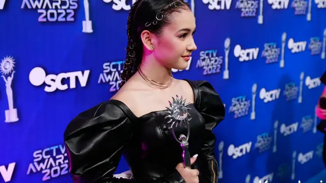 Tampil Menawan, Ini 7 Potret Sandrinna Michelle Dalam SCTV Awards 2022