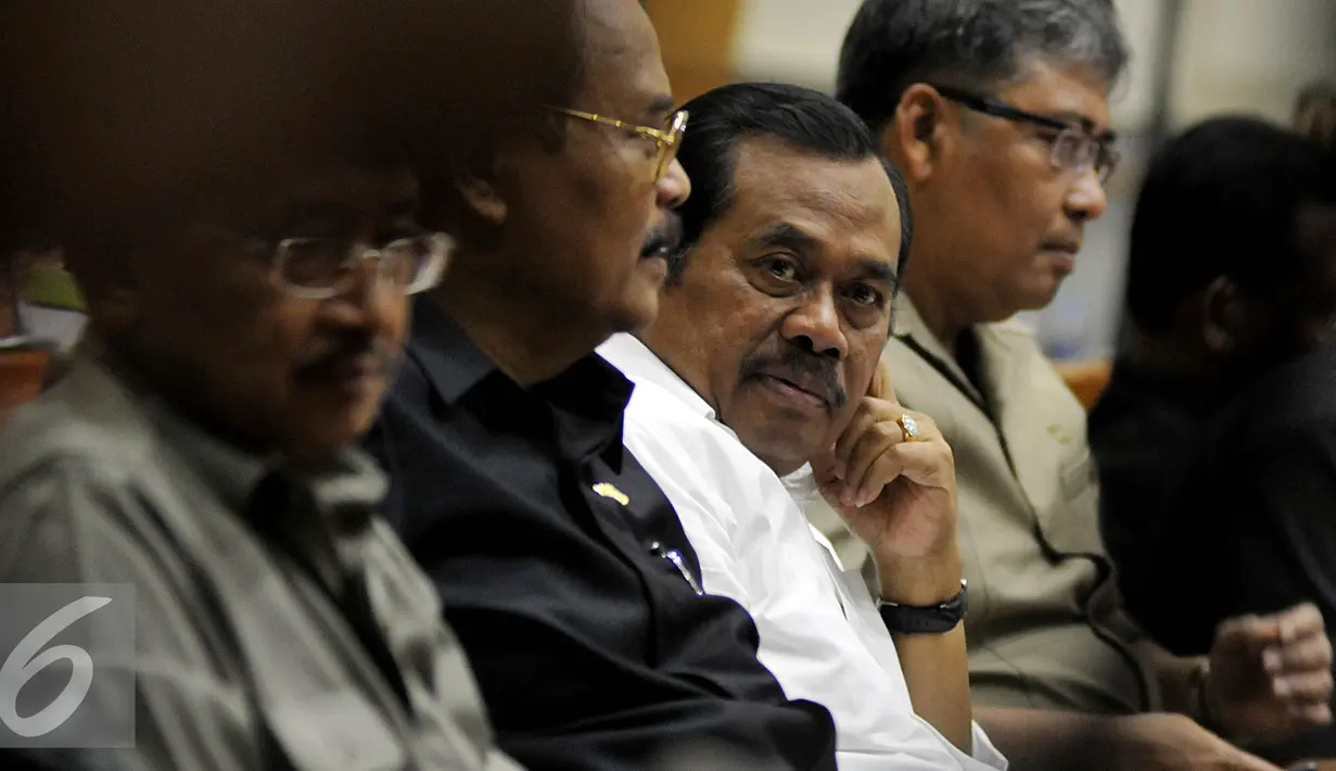 Jaksa Agung HM Prasetyo saat menghadiri rapat kerja dengan komisi III DPR, Jakarta, Selasa (19/1). Rapat ini juga membahas penjelasan kasus yang diduga melibatkan mantan ketua DPR Setya Novanto dalam kasus PT.FreePort. (Liputan6.com/JohanTallo)