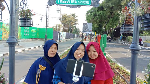 Pedestrian Palestine Walk