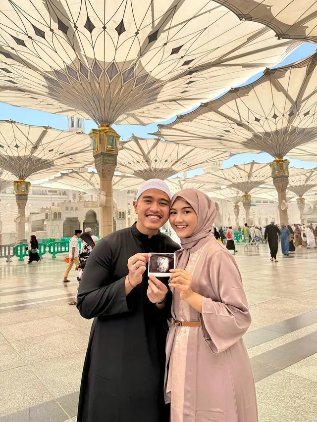 Umumkan Hamil ketika Umrah, Ini 6 Potret Erina Gudono dan Kaesang di Tanah Suci