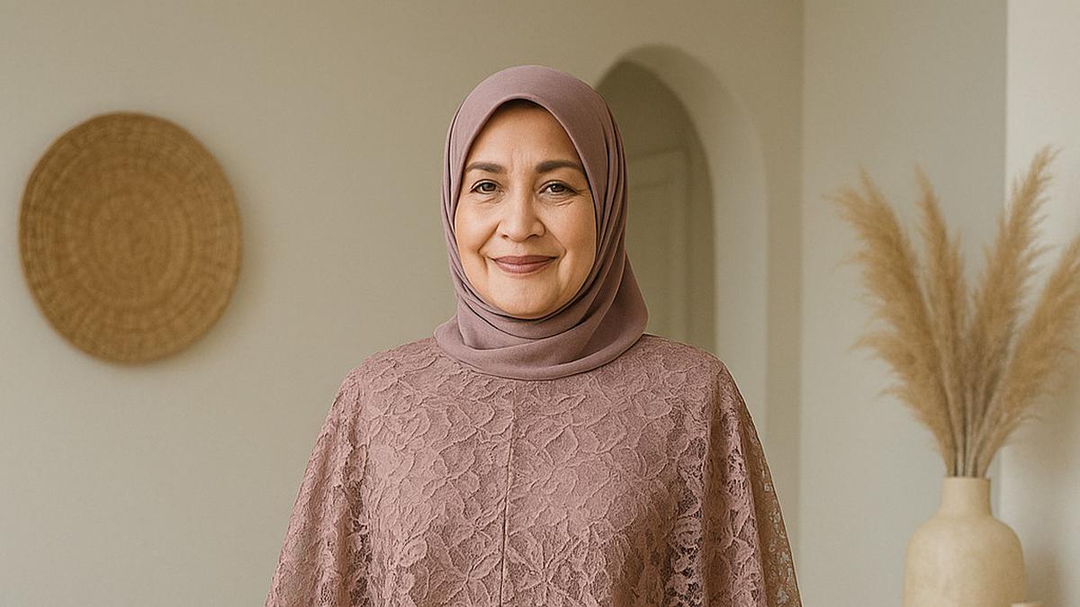 10 Rekomendasi Gamis Brokat 2025 untuk Ibu-Ibu Usia 50-an, Tampil Anggun dan Tetap Nyaman