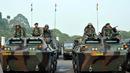 Dalam apel ini ditampilkan pula 10 panser Anoa dan enam truk militer Reo, Jakarta, (16/10/14). (Liputan6.com/Johan Tallo)