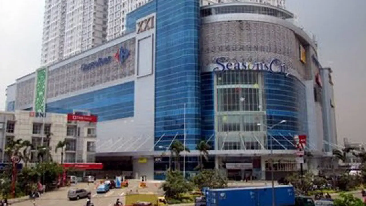 Seni Akrobatik Tatung Meriahkan Pusat Perbelanjaan di Jakarta