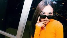 OOTD Mahalini dengan kacamata hitam kerap mencuri perhatian. Pasalnya, kekasih Rizky Febian ini pandai memadupadankan dengan busana yang ia pakai. (Liputan6.com/IG/@mahaliniraharja)