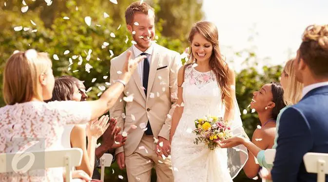 Pesta pernikahan outdoor yang meriah tentu diidamkan oleh para pasangan baru. Bagaimana caranya? (iStockphoto)