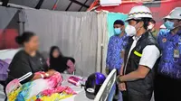 Wakil Menteri Kesehatan RI Dante Saksono Harbuwono mengunjungi Puskesmas Cugenang dan RSUD Sayang di Kabupaten Cianjur, Jawa Barat pada Jumat (17/2/2023) untuk melihat penanganan pasien dan kondisi terkini fasilitas kesehatan (faskes) pasca tiga bulan Gempa Cianjur. (Dok Kementerian Kesehatan RI)