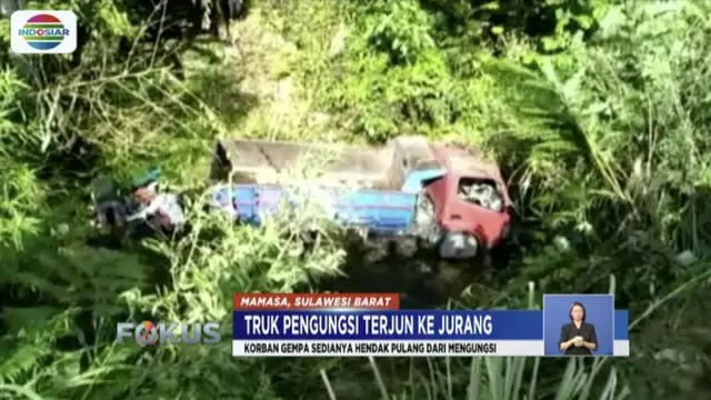 Satu keluarga korban gempa yang tewas dalam kecelakaan truk masuk jurang di Mamasa, Sulawesi Barat, Rabu (14/11) ini dimakamkan.