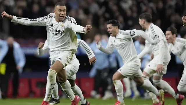 Kylian Mbappe dan para pemain Real Madrid merayakan kemenangan atas Atletico Madrid di Liga Champions 2024/2025 (c) AP Photo/Bernat Armangue