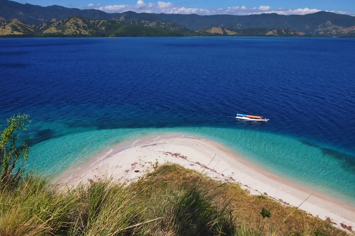 Taman Laut 17 Pulau Riung, Flores