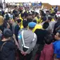 Mahasiswa Aceh Barat mengheningkan cipta sesaat sebagai bentuk belasungkawa terhadap La Randi (21), demonstran yang diduga tewas tertembak dalam aksi unjuk rasa di Kendari (Liputan6.com/Rino Abonita)