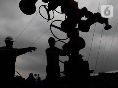 Aktivitas pelatihan tenaga pengeboran di Indonesia Drilling Training Center (IDTC), Indramayu, Jawa Barat, Kamis (28/11/2024). (Liputan6.com/Herman Zakharia)