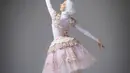 <p>Ia mulai menekuni balet sejak usia 2 tahun, namun, hingga di tahun 2010 kariernya mulai terhambat. (Foto: Instagram/ Stephanie Kurlow)</p>
<p> </p>