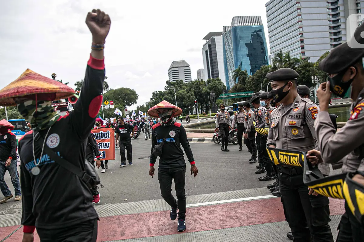 Unjuk Rasa Buruh Jelang Sidang Gugatan UU Omnibus Law Ciptaker