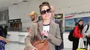 <p>Noomi Rapace tampil super chic dengan paduan t-shirt putih yang ditumpuk blazer dan celana jeans. Penampilannya semakin sempurna dengan elevated accssories seperti tas besar dan pilihan alas kaki yang tepat.</p>