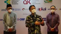 Menteri Kesehatan RI Budi Gunadi Sadikin meninjau pelaksanaan vaksinasi COVID-19 yang digelar Otoritas Jasa Keuangan (OJK) untuk pelaku Industri Keuangan Non Bank (IKBN) di Jakarta pada 27 April 2021. (Dok Kementerian Kesehatan RI)