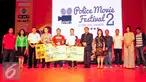 Para Juara berfoto bersama di malam Penganugerahan Police Movie Festival 2015, Jakarta, Sabtu (13/6/2015). Film pendek besutan Edosz cs dengan judul' Mencoba Menjadi Polisi Harapan ' berhasil keluar sebagai juara pertama. (Liputan6.com/Yoppy Renato)