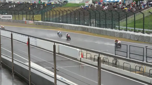 Hujan mengguyur Sirkuit Suzuka, Jepang