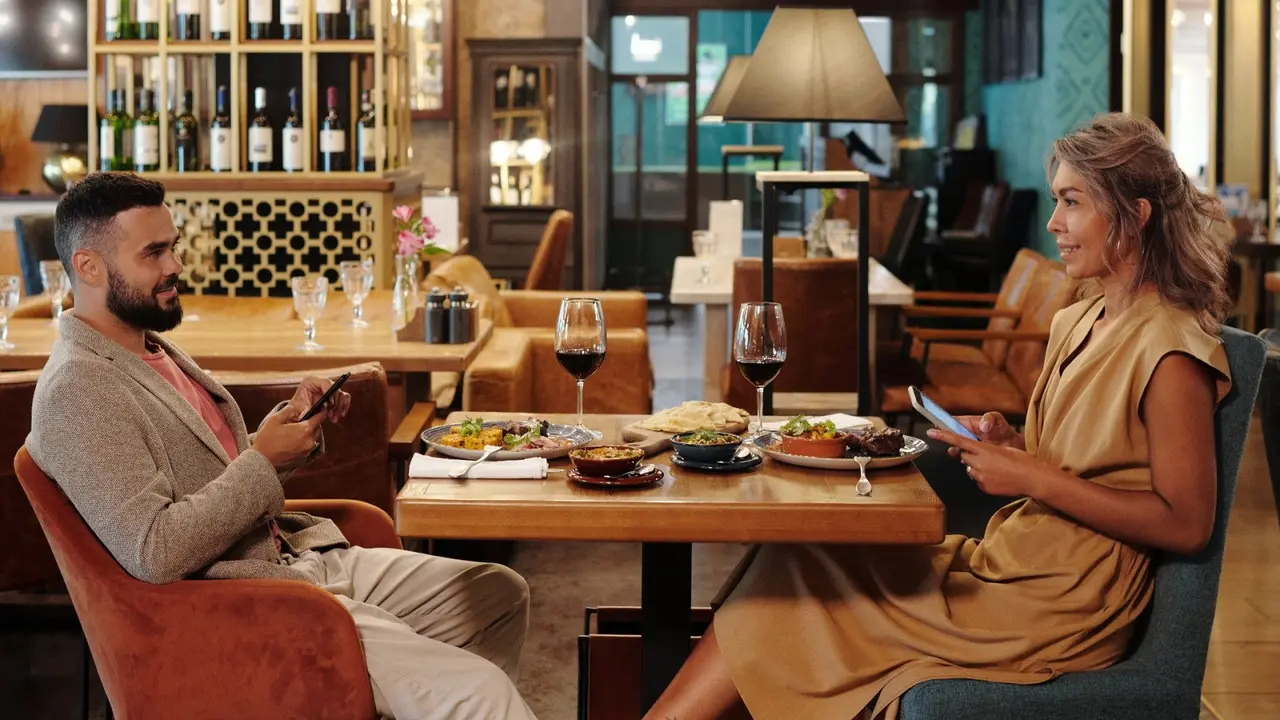Ilustrasi makan malam, dinner romantis