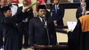 Wakil Ketua DPD terpilih Akhmad Muqowam mengucap sumpah jabatan saat dilantik, Jakarta, Kamis (26/7). Pemilihan ini merupakan kelanjutan dari berlakunya UU Nomor 2 Tahun 2018 tentang MPR, DPR, DPD, dan DPRD (UU MD3). (Liputan6.com/Johan Tallo)