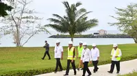 Presiden Joko Widodo atau Jokowi Jokowi meninjau kawasan Likupang, yang terletak di Kabupaten Minahasa Utara, Provinsi Sulawesi Utara, Kamis (19/1/2023). (Foto:Liputan6/Lizsa Egaham)