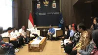 Menteri Perdagangan (Mendag) Zulkifli Hasan bertemu dengan perwakilan pedagang Tiktok Shop di Kantor Kementerian Perdagangan (Kemendag), Jakarta Pusat, Senin (11/12/2023). (Elza/Liputan6.com)