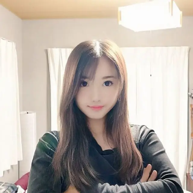 Kecanduan FaceApp, Gadis Cantik Ini Ternyata Seorang Pria Berusia 53 Tahun.
