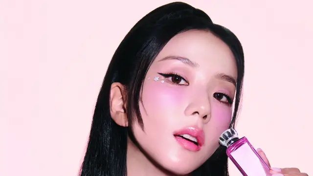 Tampilan Glowing Manis di Musim Liburan ala Anya Taylor-Joy, Jisoo BLACKPINK, dan Willow Smith bersama Dior Addict